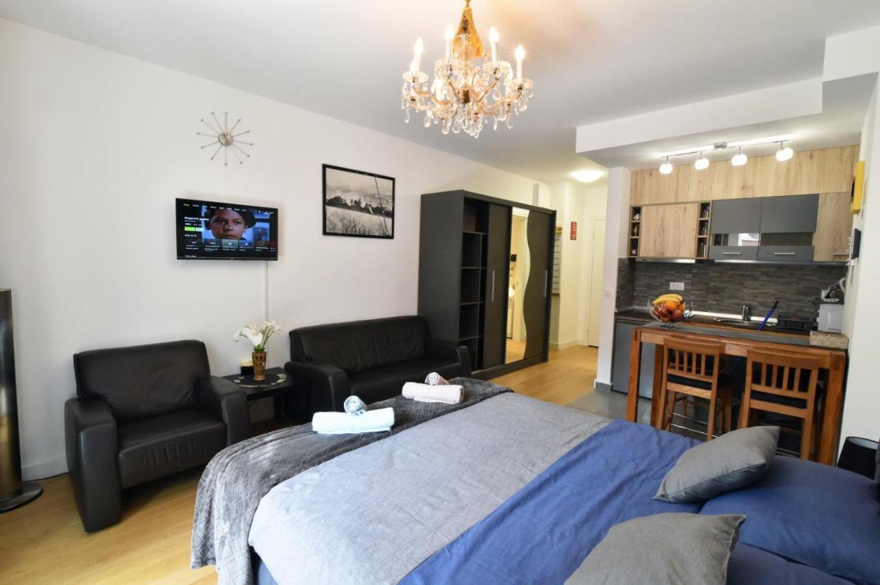 Tayson Square Dorcol New Location Free Garage Apartment Belgrade Exterior photo