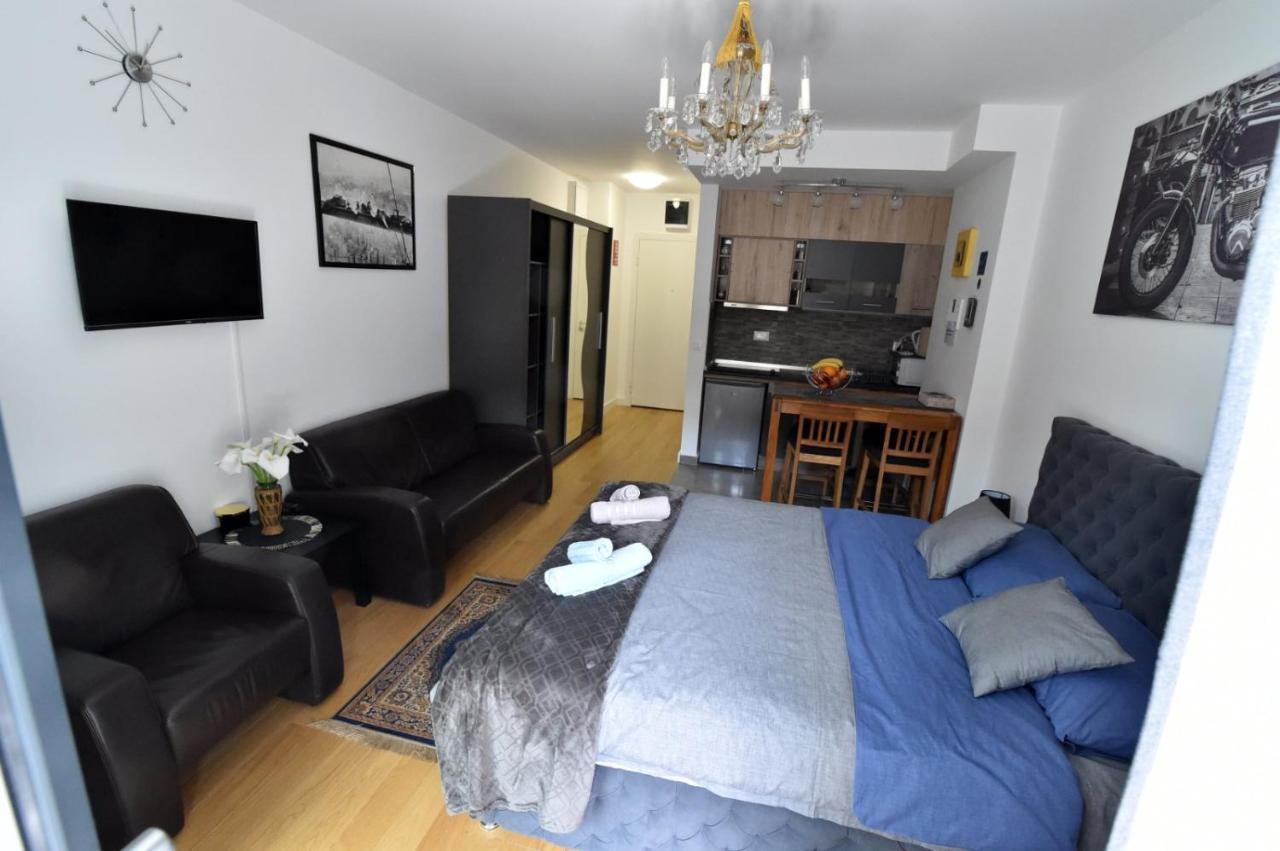 Tayson Square Dorcol New Location Free Garage Apartment Belgrade Exterior photo